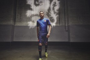 爱游戏娱乐-浓眉哥连续十二场比赛得分爆棚强势回归，篮网迎来极限挑战