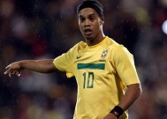 爱游戏APP-欧联杯常规赛爆出冷门！罗马险胜曼城，争冠形势突变