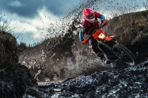 爱游戏娱乐-石宇奇赛后谦逊发言登热搜，巴黎圣日耳曼横扫广州队引发热议