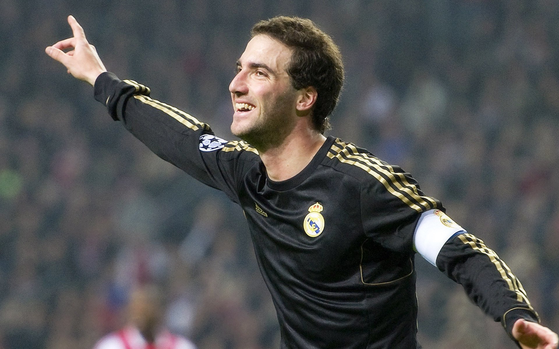 哈兰德赛点兑现，AC米兰淘汰利物浦晋级四强，主帅激动落泪