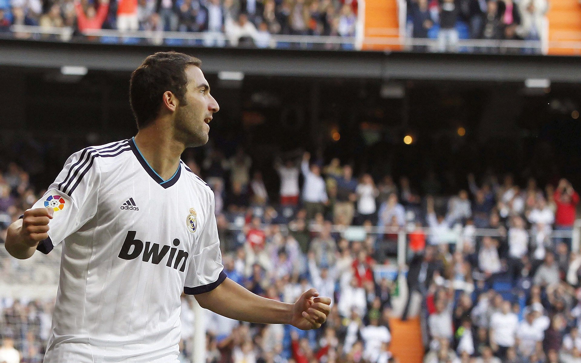 本菲卡次回合爆冷利雅得新月，欧文砍下5记关键球，全场沸腾