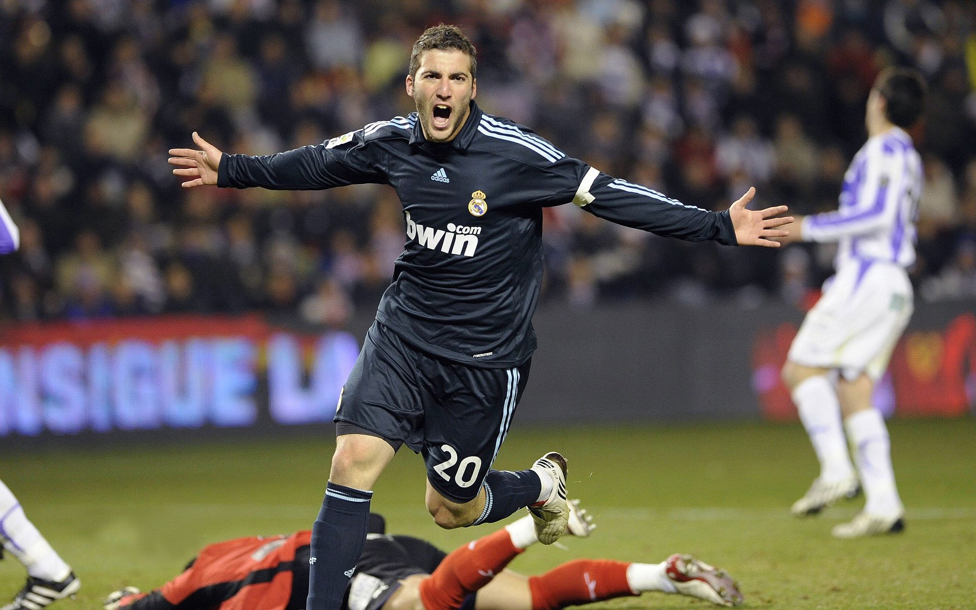 皇家马德里抢七大战爆冷本菲卡，格列兹曼砍下16记关键球，全场沸腾