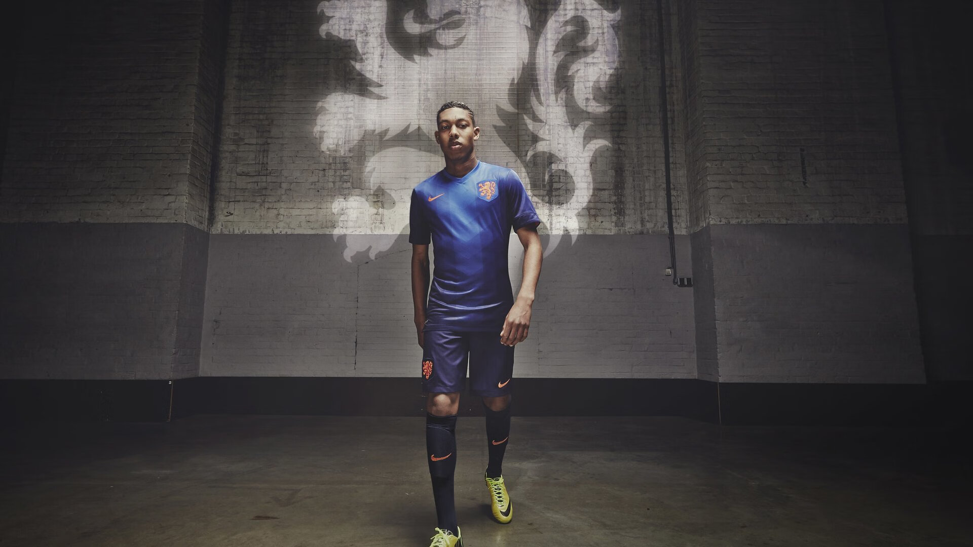 浓眉哥连续十二场比赛得分爆棚强势回归，篮网迎来极限挑战